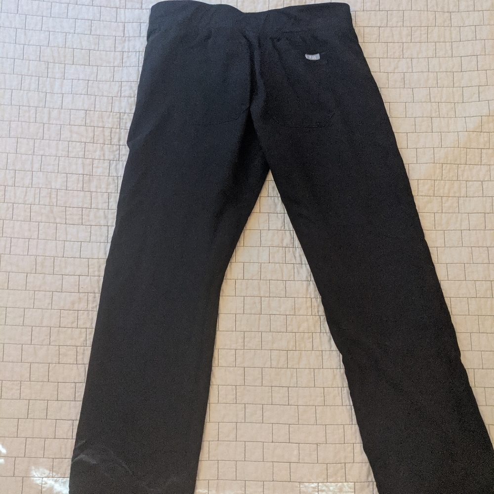 Black figs scrub bottom small